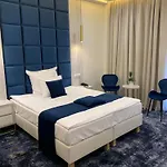 Piramida Aparthotel 4*