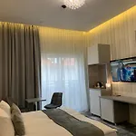 Piramida 4*
