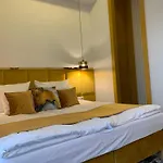 Piramida 4*