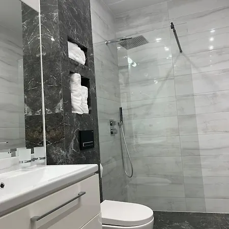 Piramida Lägenhetshotell 4*