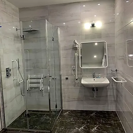 Piramida 4*