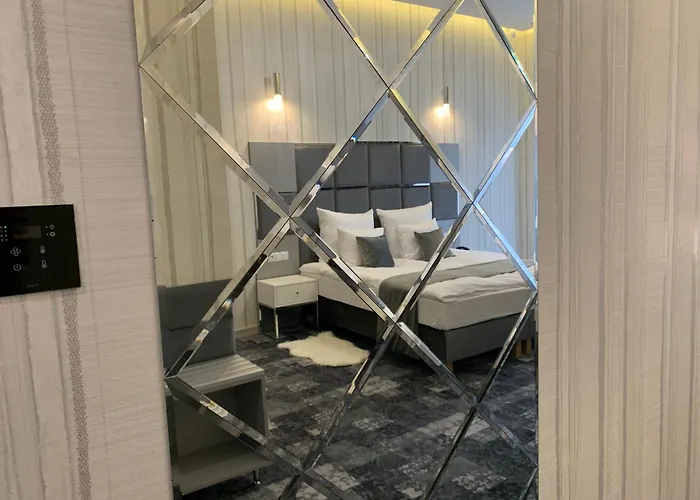 Piramida Aparthotel 4*